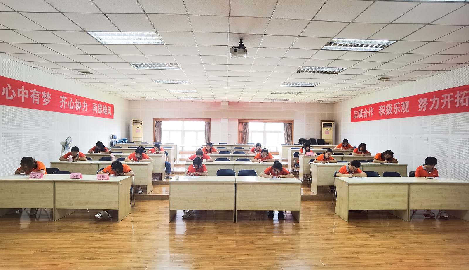 2855764df1431ed6ea.jpg 2855764df1431ed6ea.jpg