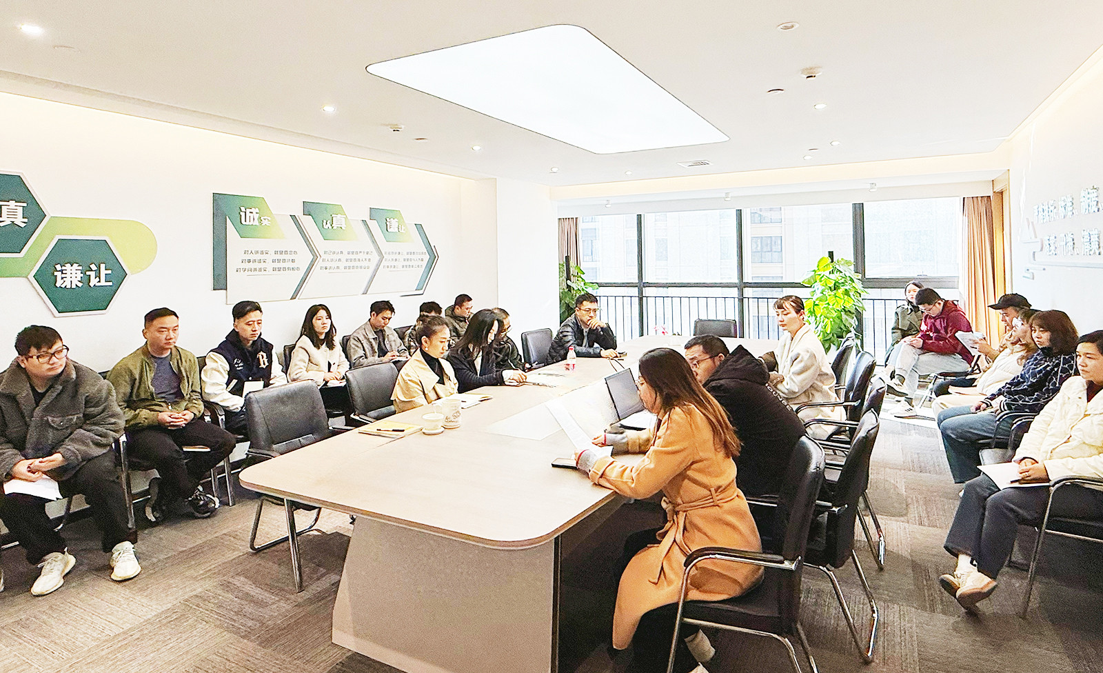 67501b99cb17c.jpg 67501b99cb17c.jpg