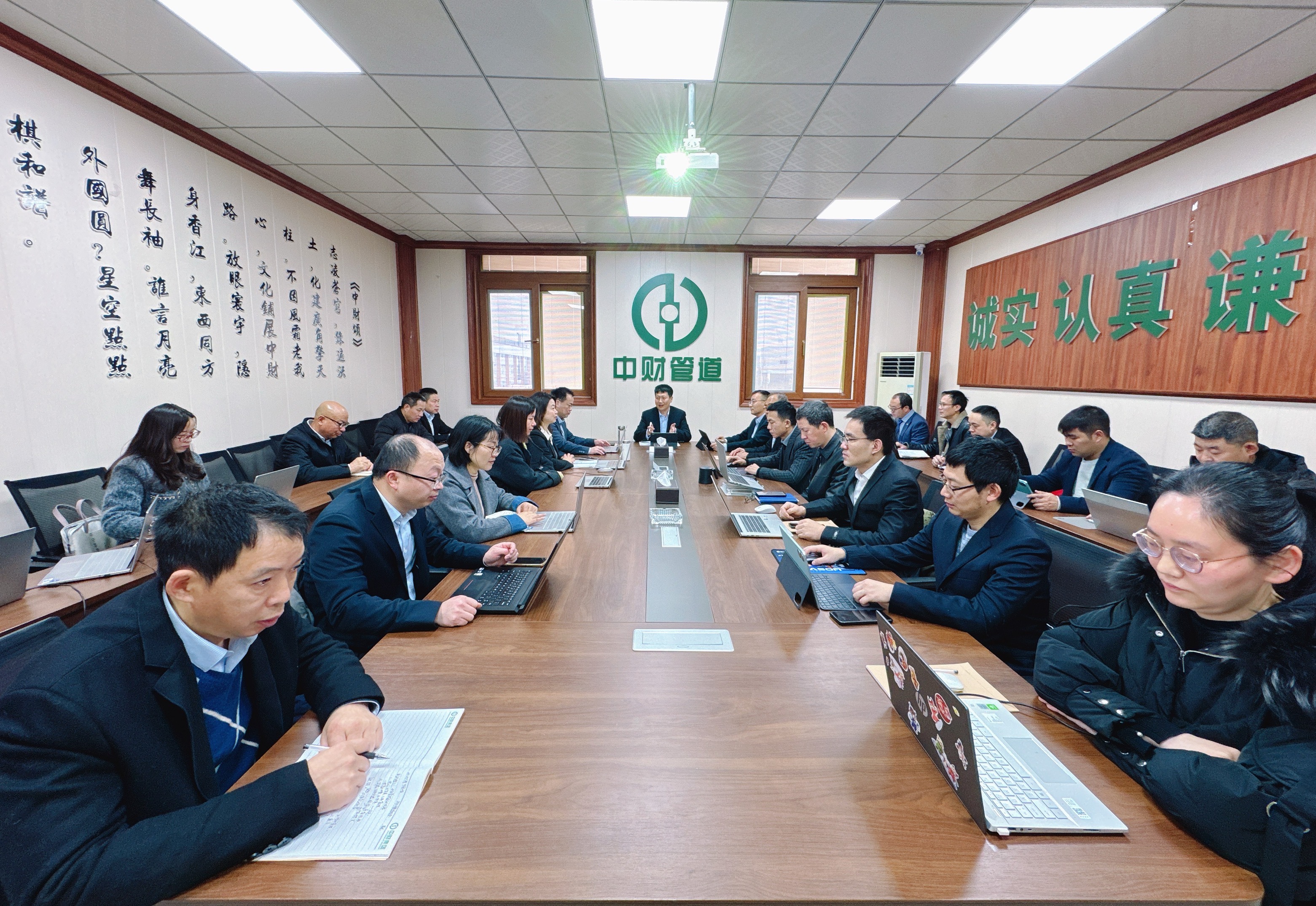 6789ef223a9e5.jpg 6789ef223a9e5.jpg