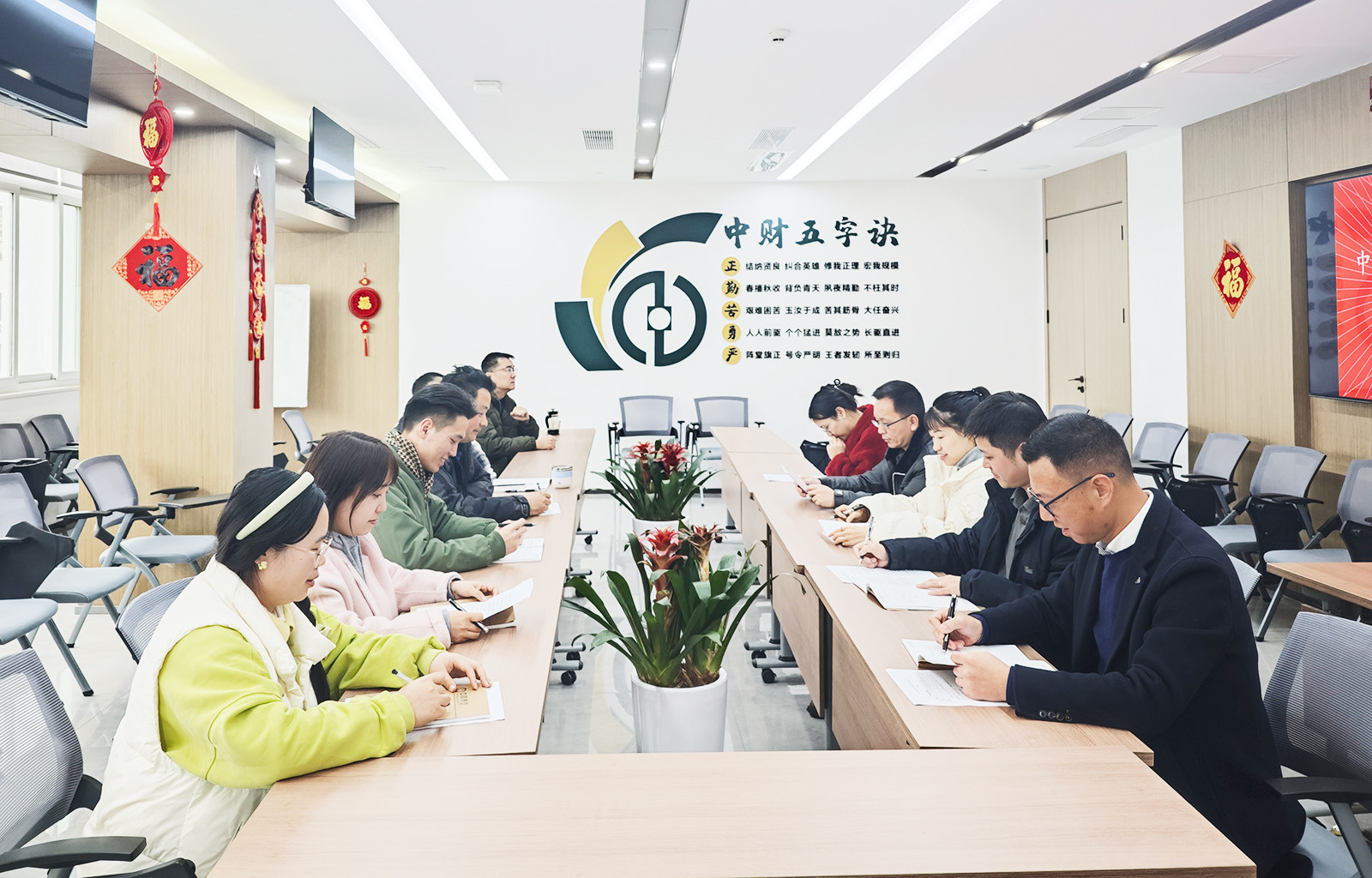 67a5b8fcd9c54.jpg 67a5b8fcd9c54.jpg