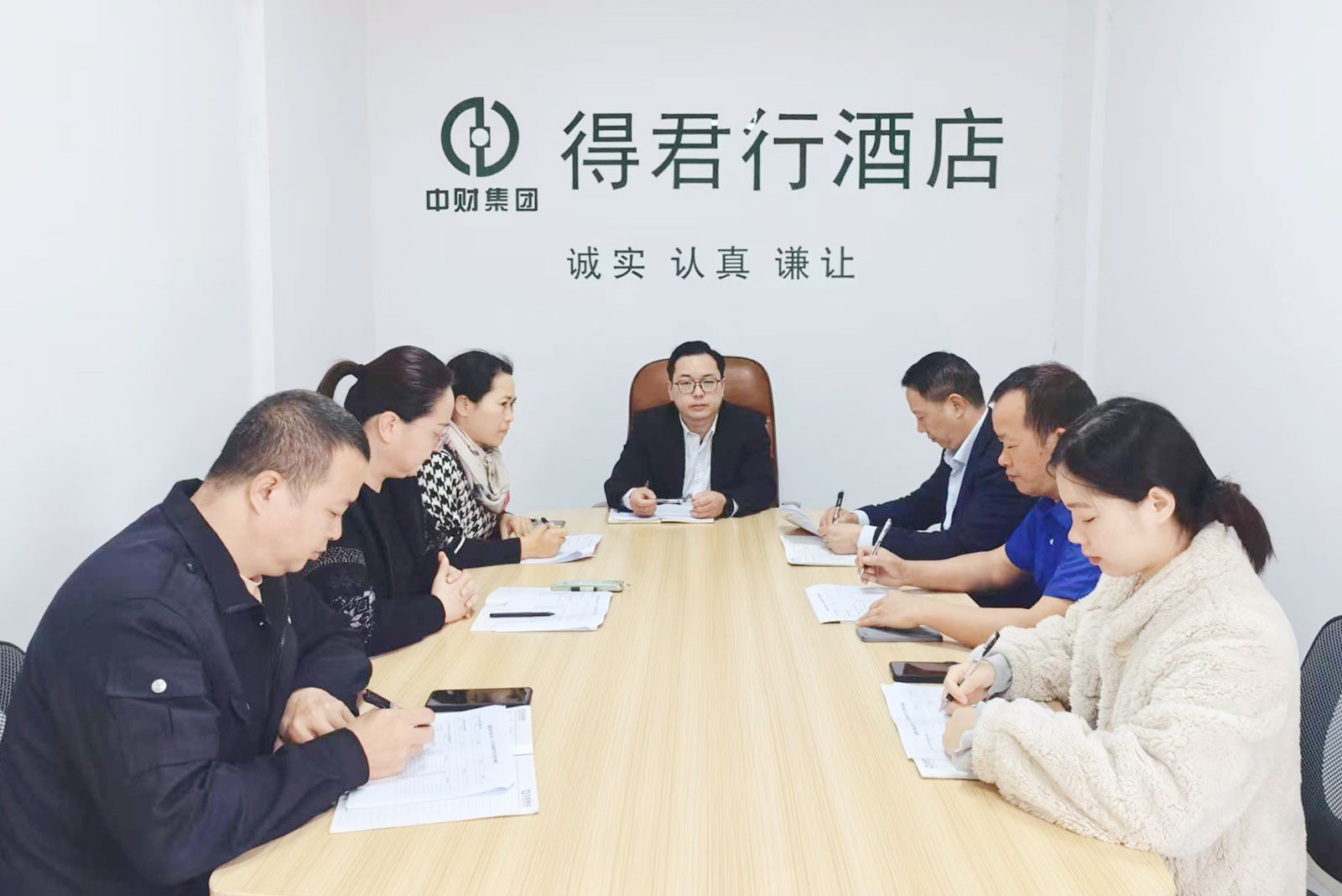 67b2e4d448aac.jpg 67b2e4d448aac.jpg