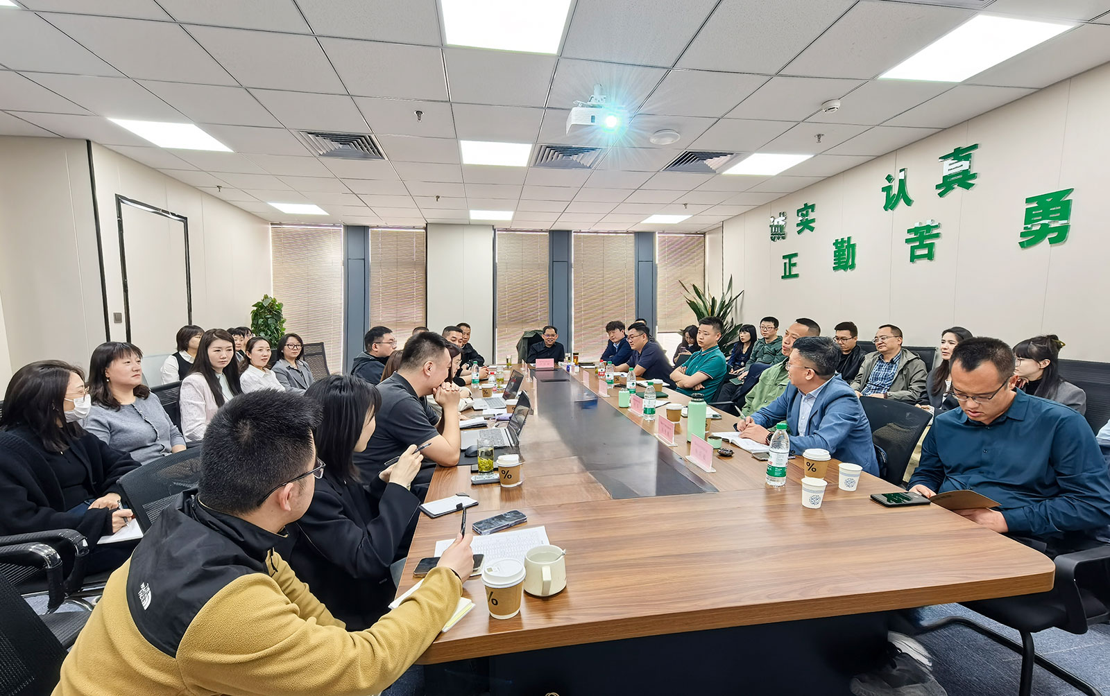 6805e37d0bae7.jpg 6805e37d0bae7.jpg