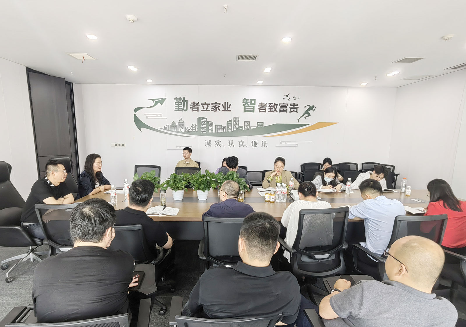 6805f69489c2f.jpg 6805f69489c2f.jpg