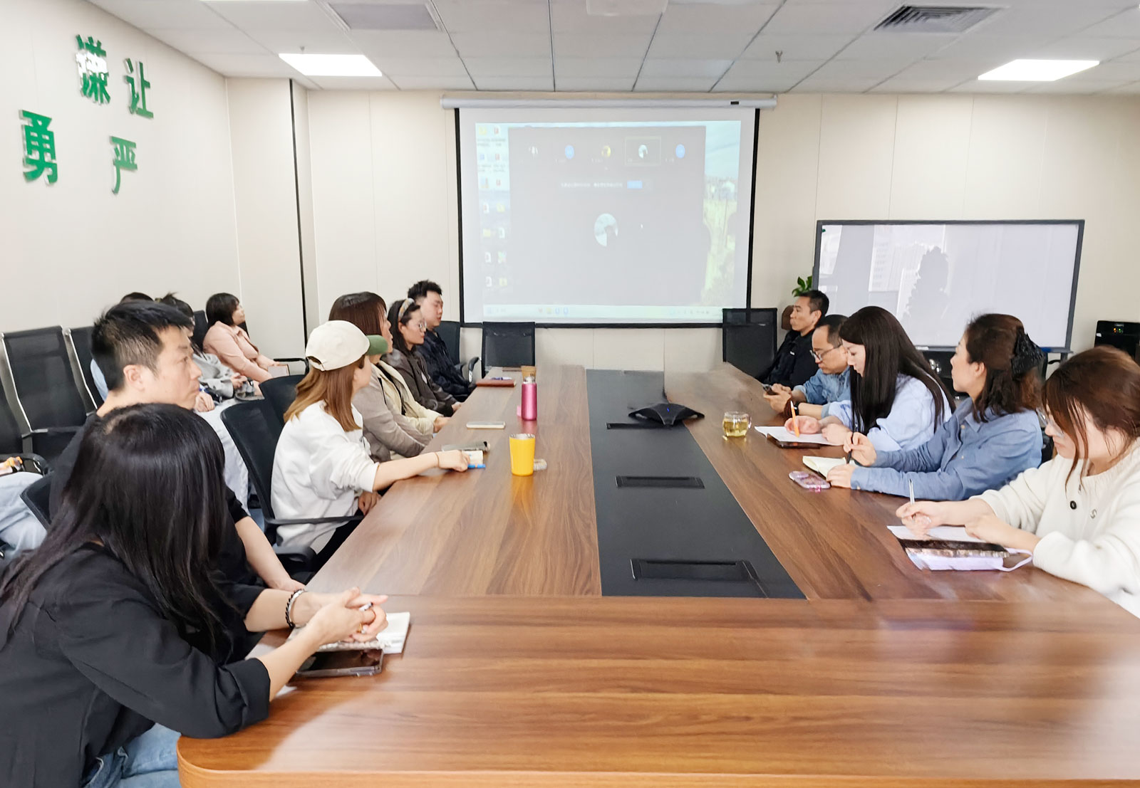 680b2a64b3fd9.jpg 680b2a64b3fd9.jpg