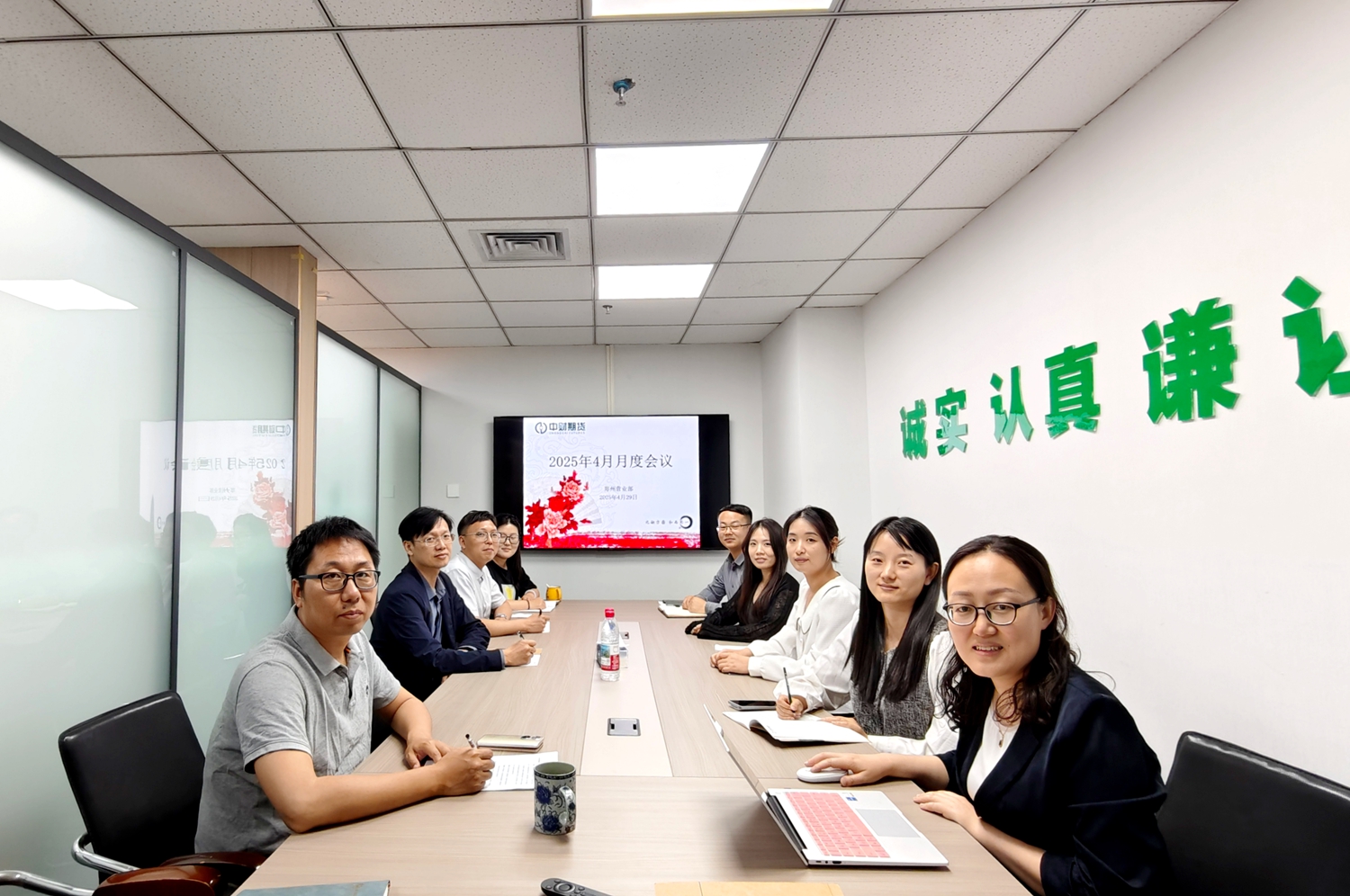 6811d2764d628.jpg 6811d2764d628.jpg