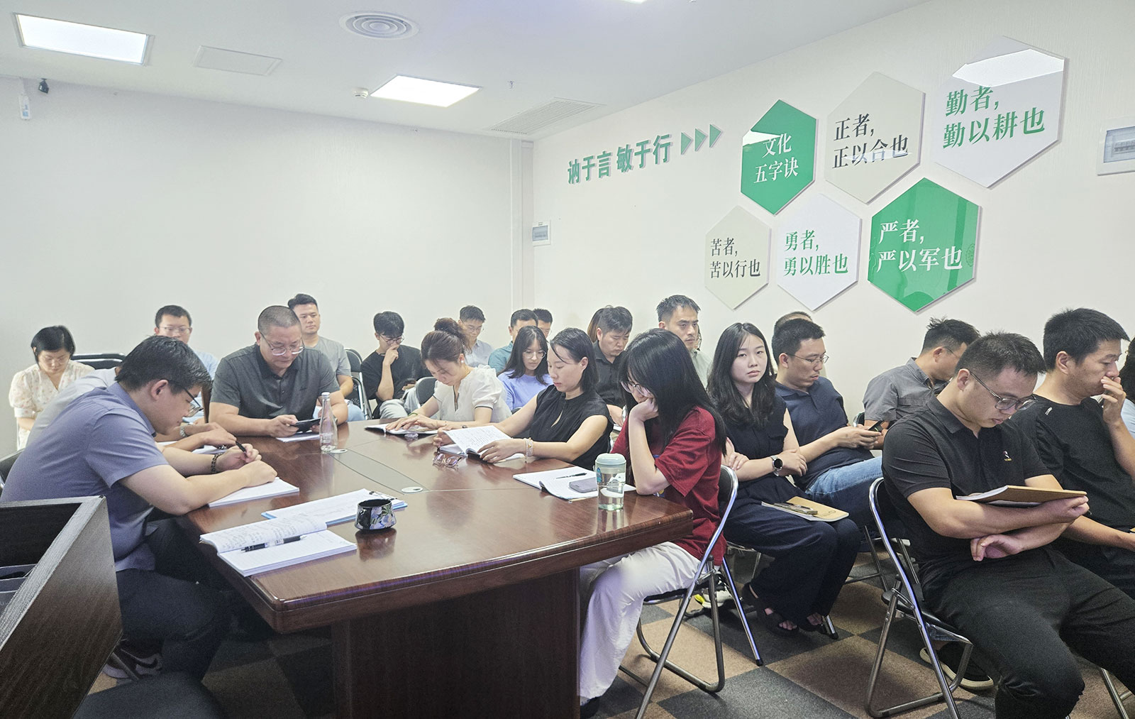 68994bf1afc4d.jpg 68994bf1afc4d.jpg