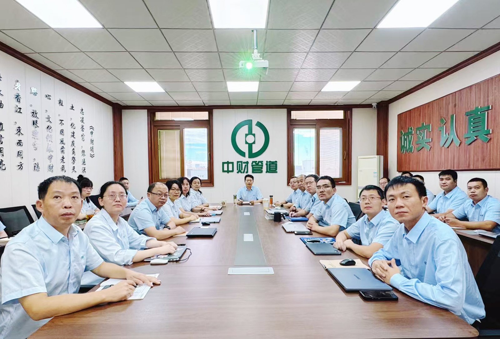 68edf1eec6801.jpg 68edf1eec6801.jpg