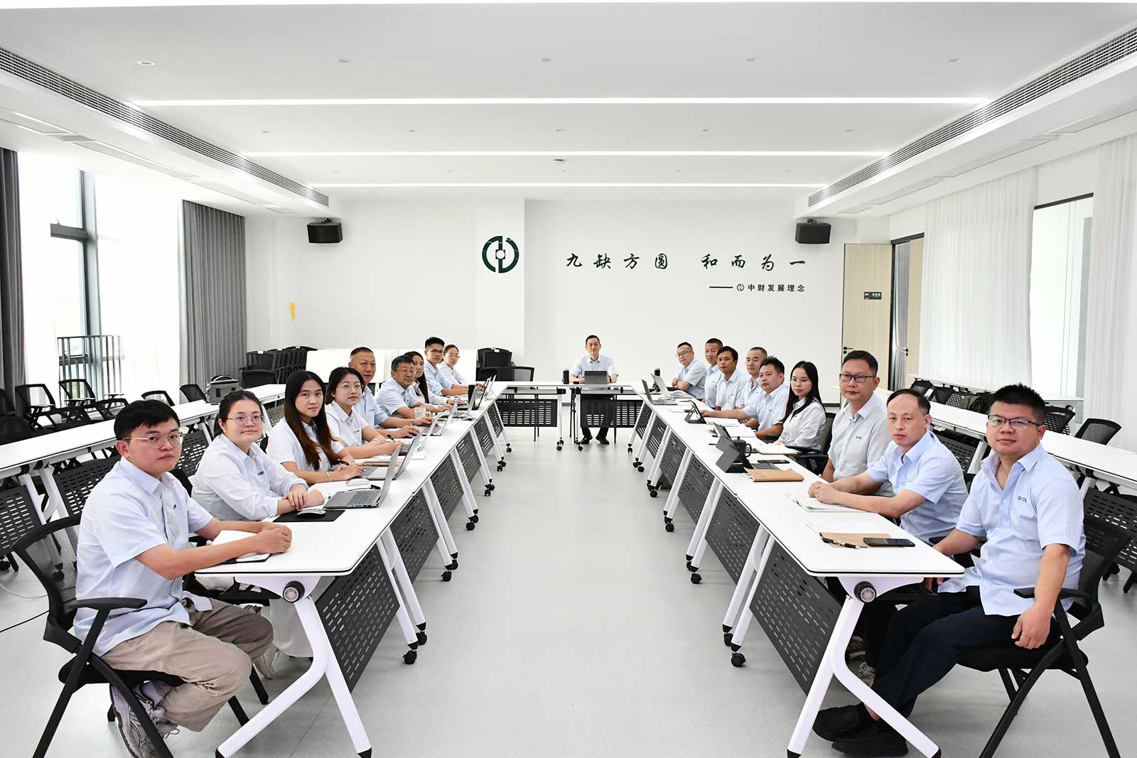 6915242463c44.jpg 6915242463c44.jpg