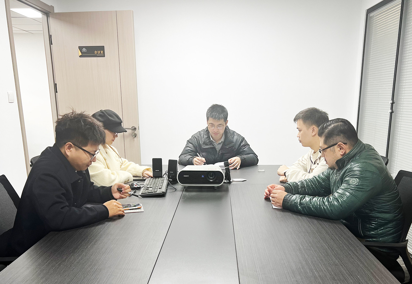 693b8130774ff.jpg 693b8130774ff.jpg