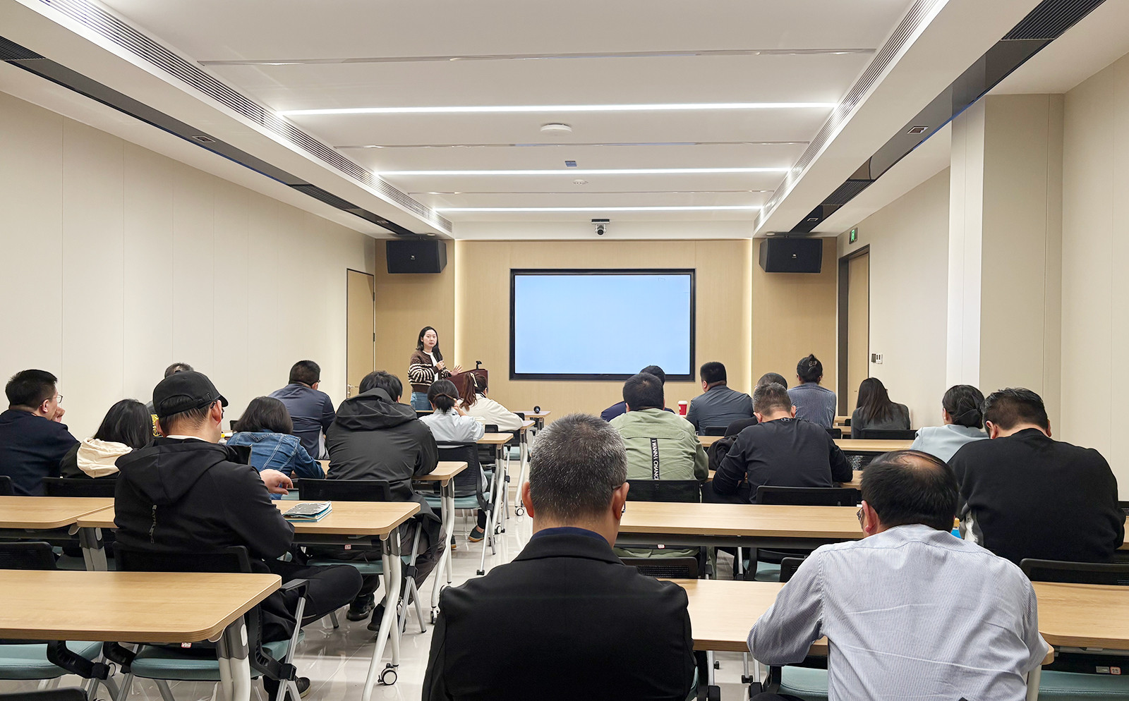 6940bc431d188.jpg 6940bc431d188.jpg